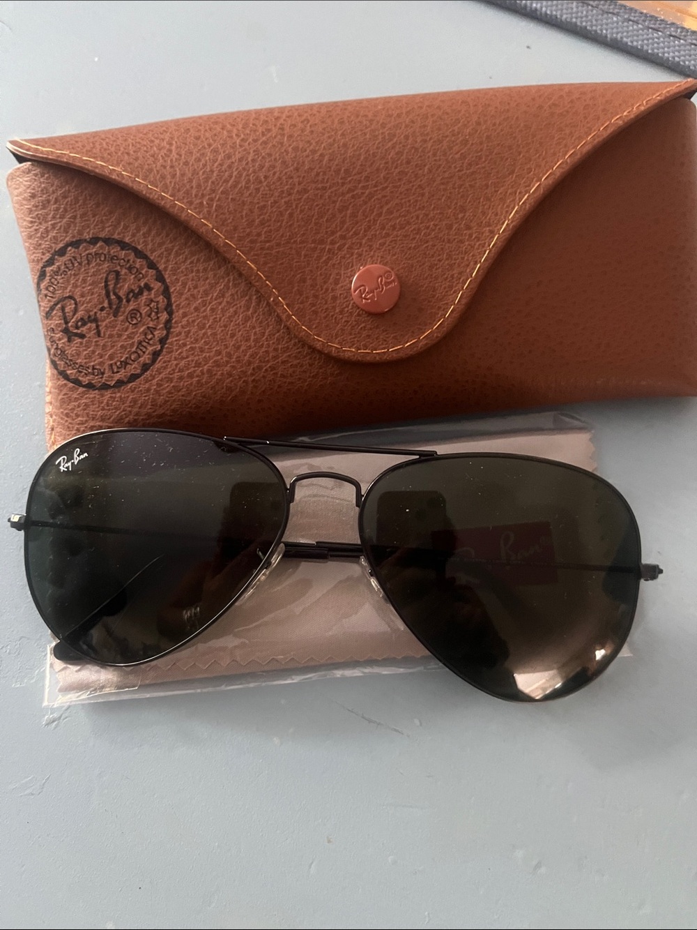 Vintage! Never worn!Ray-Ban Black Frame Sunglasses with Brown Case